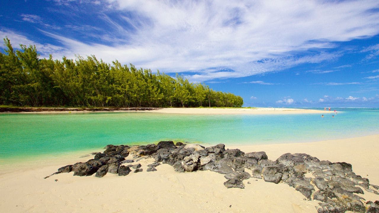 Ile aux Cerfs Beach